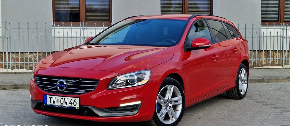 Volvo V60 cena 44700 przebieg: 221000, rok produkcji 2014 z Pionki małe 562